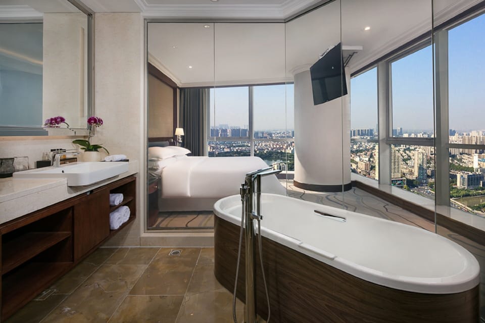 Towers Panaroma Suite, Tower Lounge access level, 1 Bedroom Junior Suite, 1 King, City view | Bathroom | Separate tub and shower, deep soaking tub, rainfall showerhead