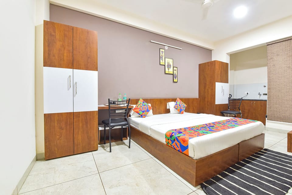 Deluxe Room | Egyptian cotton sheets, premium bedding, in-room safe, WiFi (free)