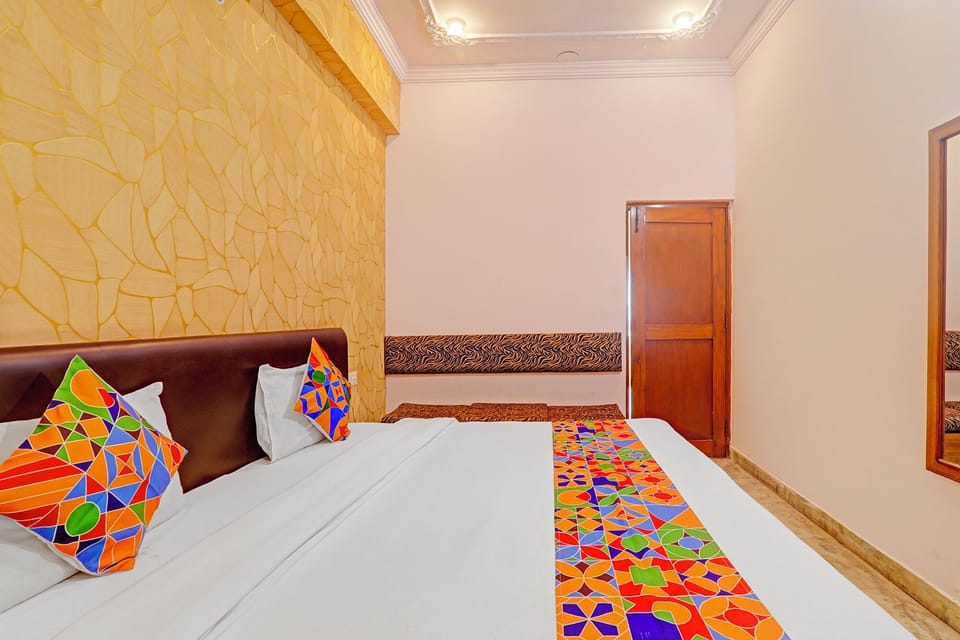 Egyptian cotton sheets, premium bedding, in-room safe, free WiFi
