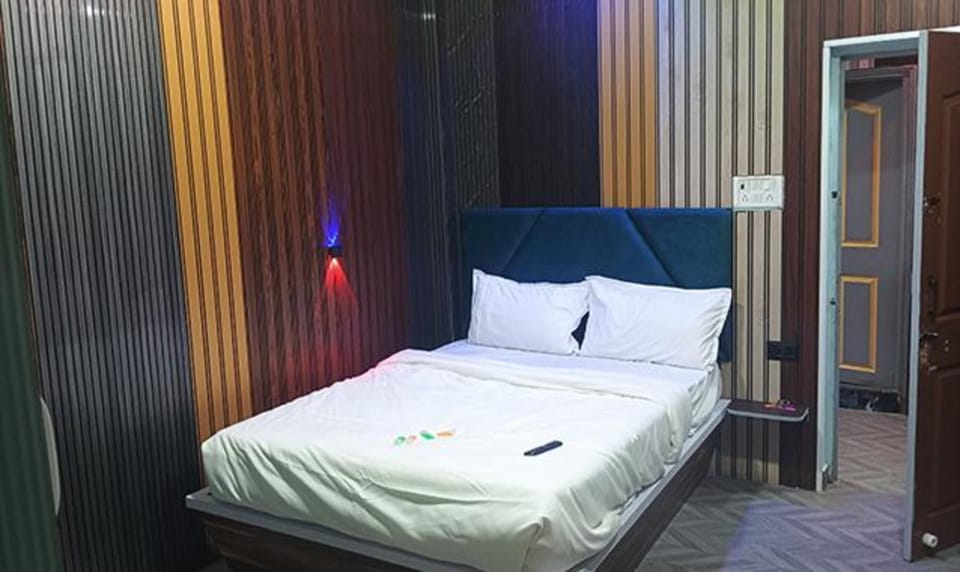 Egyptian cotton sheets, premium bedding, in-room safe, free WiFi