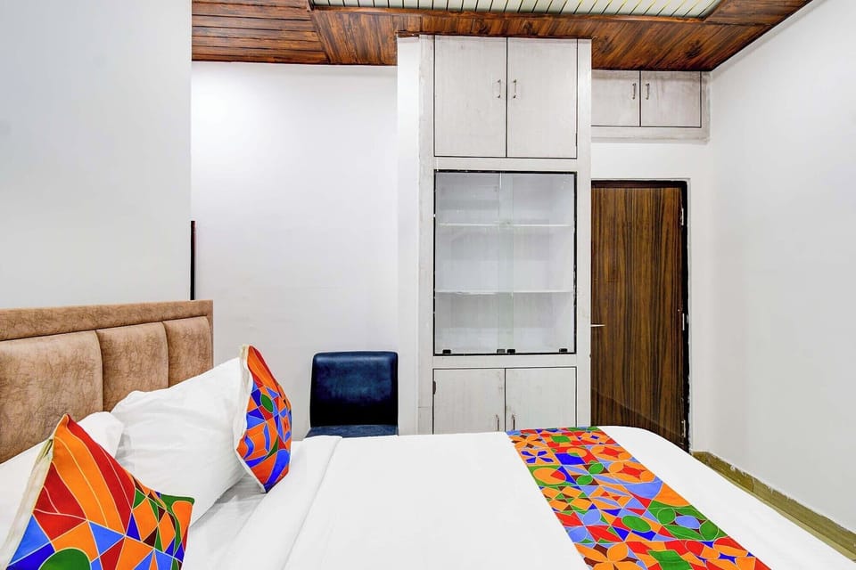 Deluxe Room | Egyptian cotton sheets, premium bedding, in-room safe, WiFi (free)