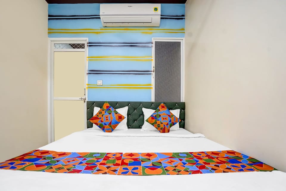 Deluxe Room | Egyptian cotton sheets, premium bedding, in-room safe, WiFi (free)