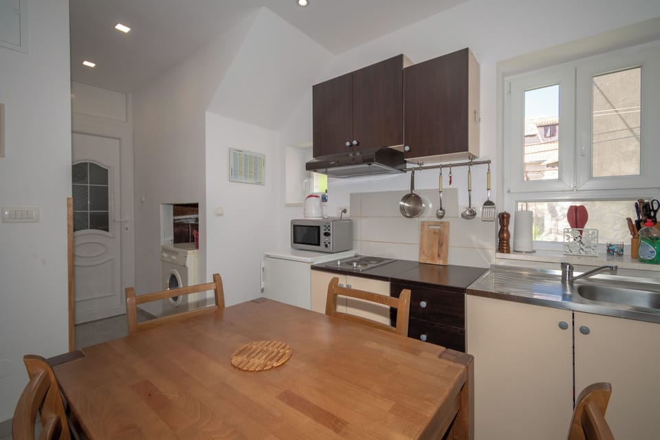 Apartment | Private kitchen | Mini-fridge, microwave, stovetop, cookware/dishes/utensils