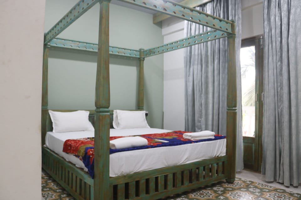 Deluxe Double Room, Garden View | Desk, free WiFi