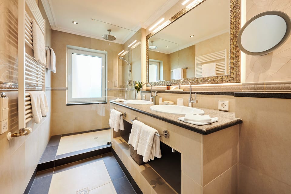 Suite, Balcony, Garden View | Bathroom | Hair dryer, bathrobes, slippers, towels