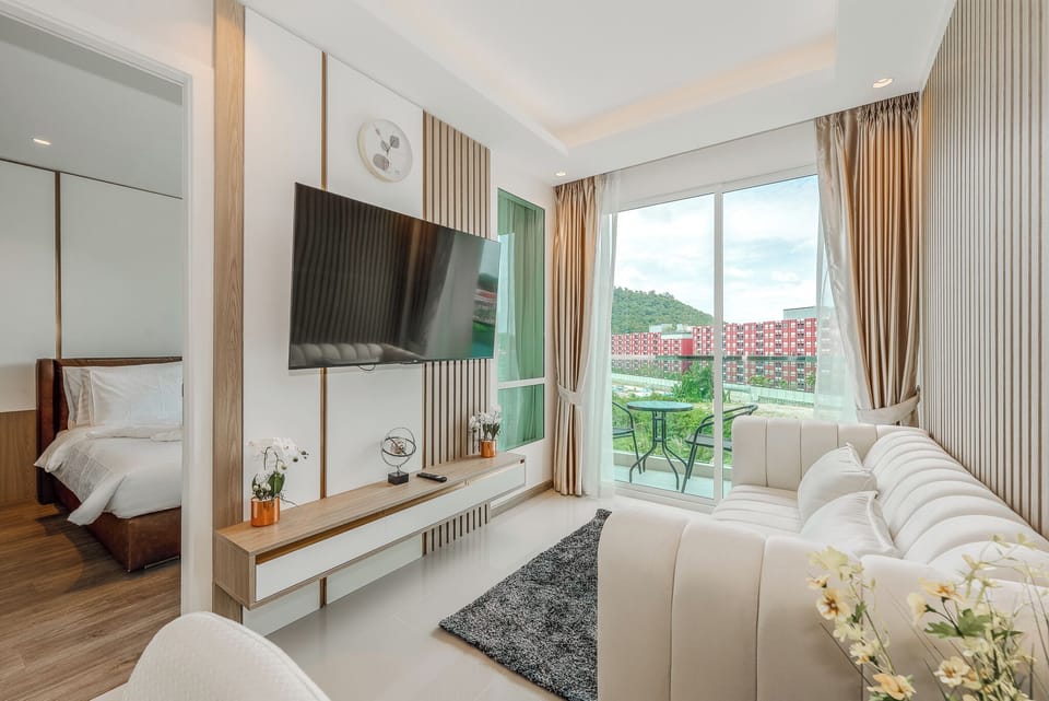 Apartment, Balcony | Living area