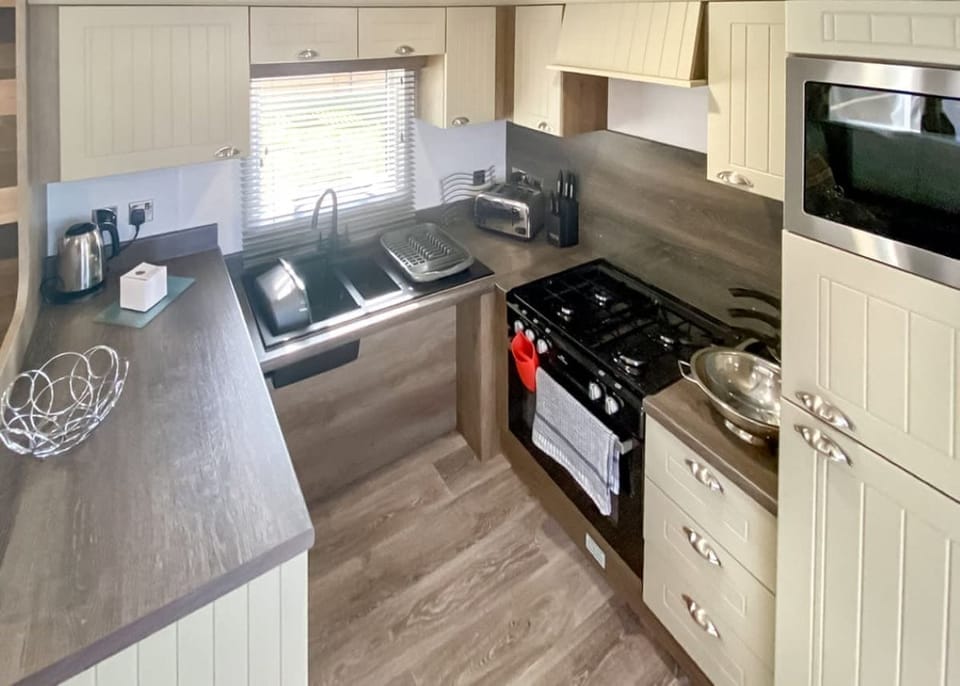 4 Berth Luxury Accessible Lodge No Pets | Private kitchen | Full-size fridge, microwave, toaster