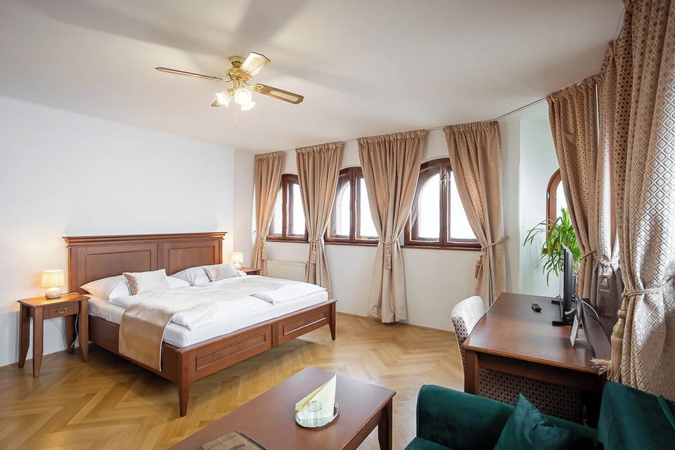 Standard Double Room | In-room safe, laptop workspace, free WiFi