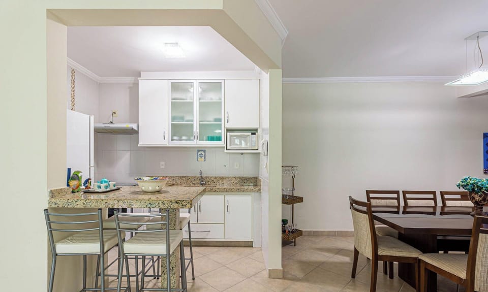 Basic Apartment | Dining
