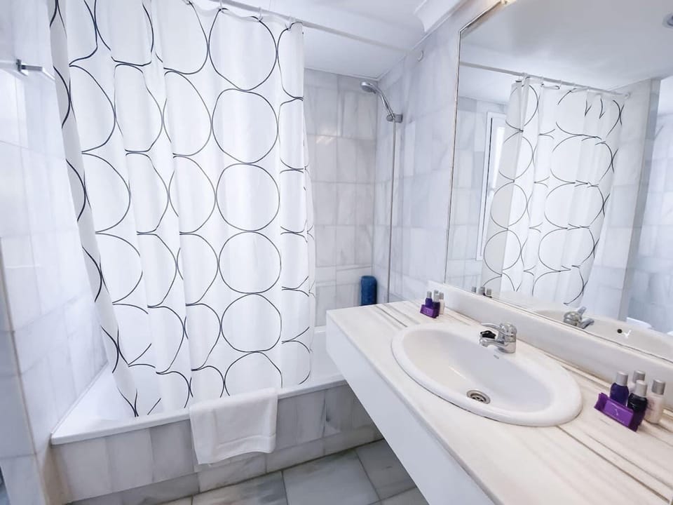 3 Bedroom Ground Floor Easy Parking F-2 Apartment in Marbella
