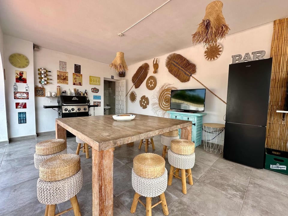 House | 5 bedrooms, high-speed internet