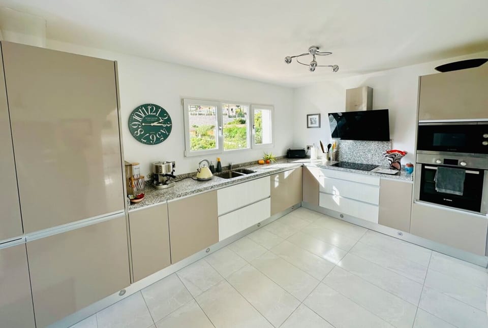 House | 4 bedrooms, high-speed internet
