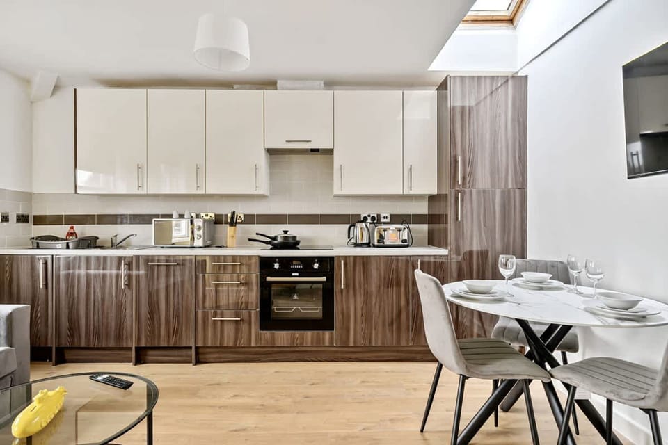 House | 2 bedrooms, desk, soundproofing, Internet