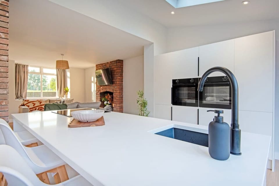 House, Smoking | 3 bedrooms, desk, Internet