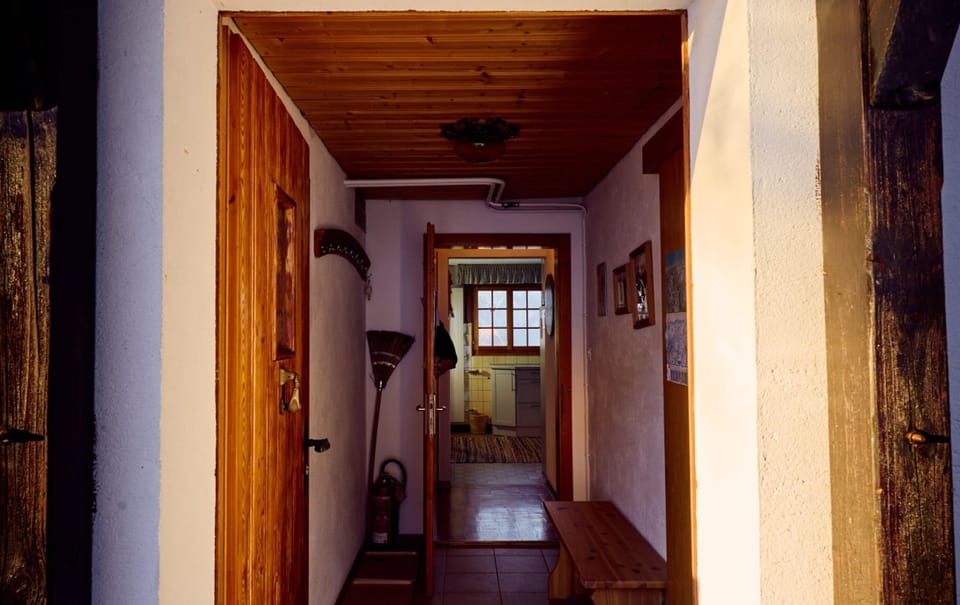 3 bedrooms, desk
