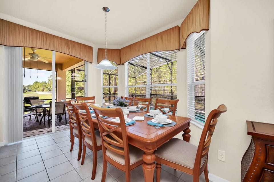 House | 5 bedrooms, high-speed internet