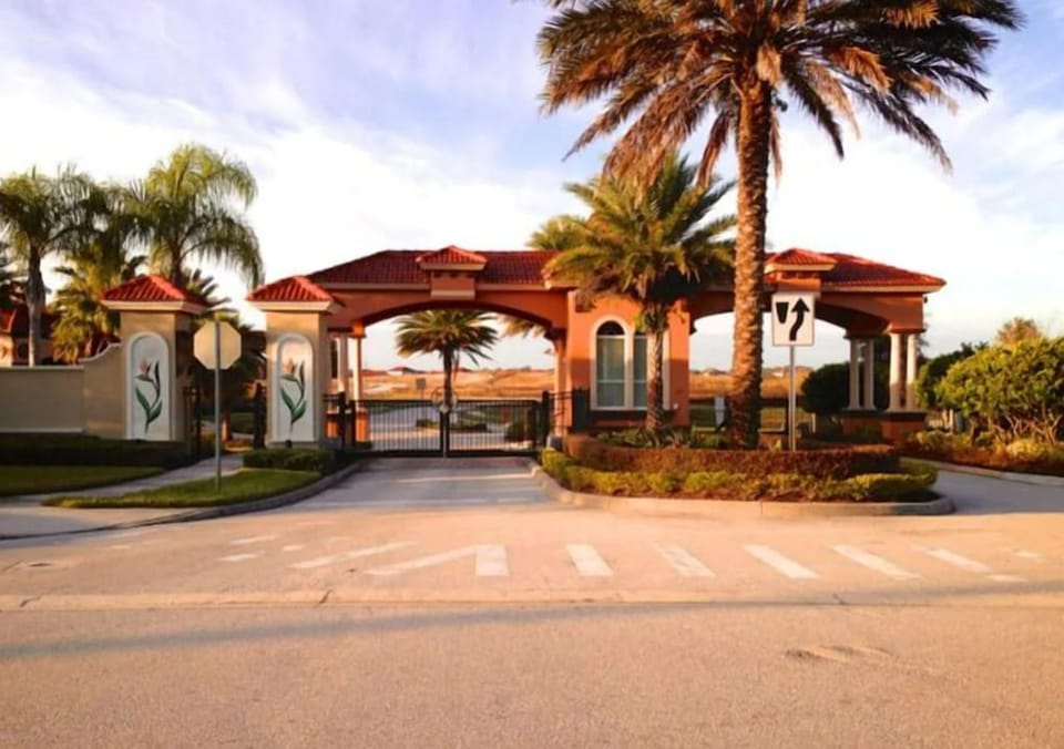 House | 4 bedrooms, high-speed internet