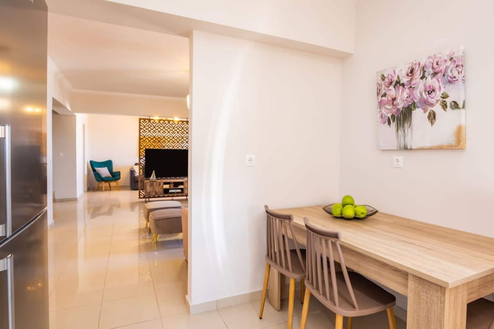 House | 3 bedrooms, desk