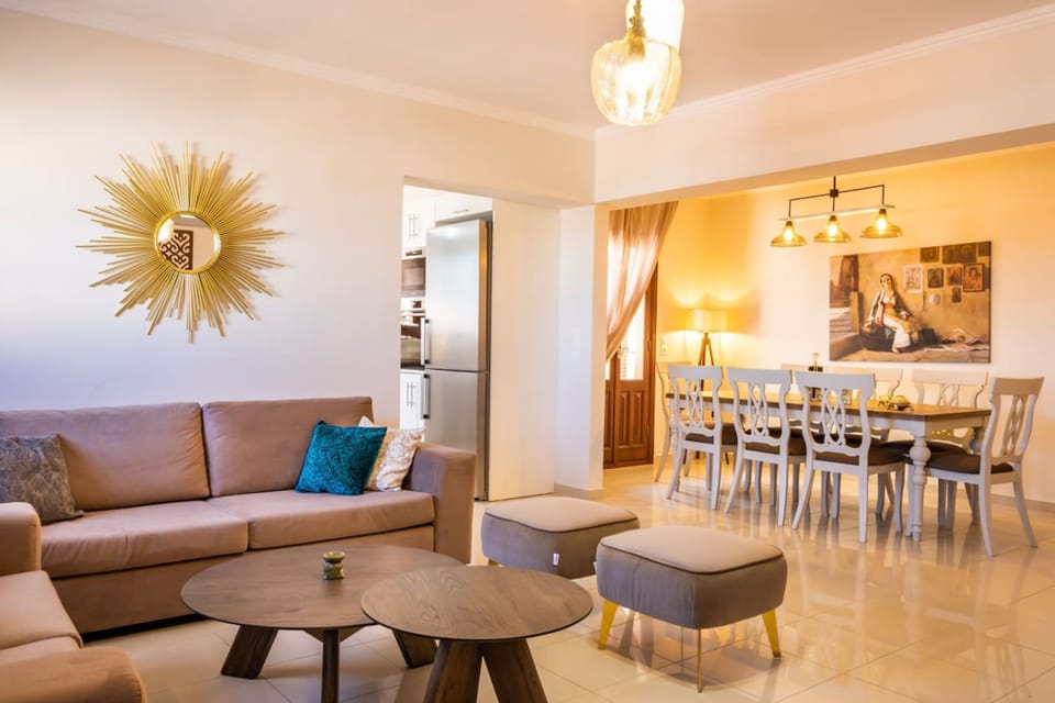House | 3 bedrooms, desk