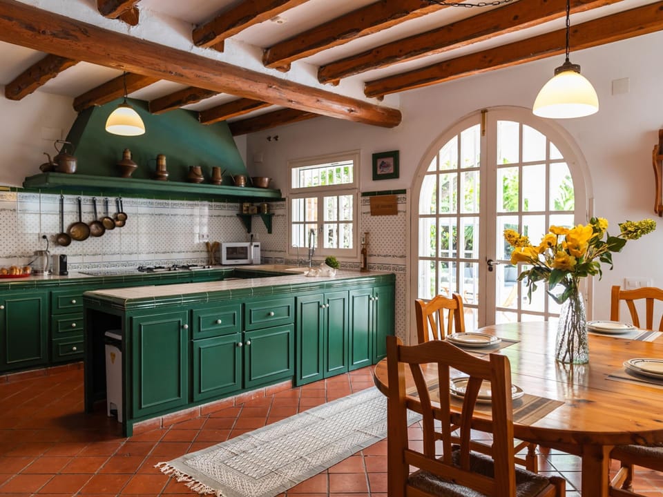 House | 9 bedrooms, Internet