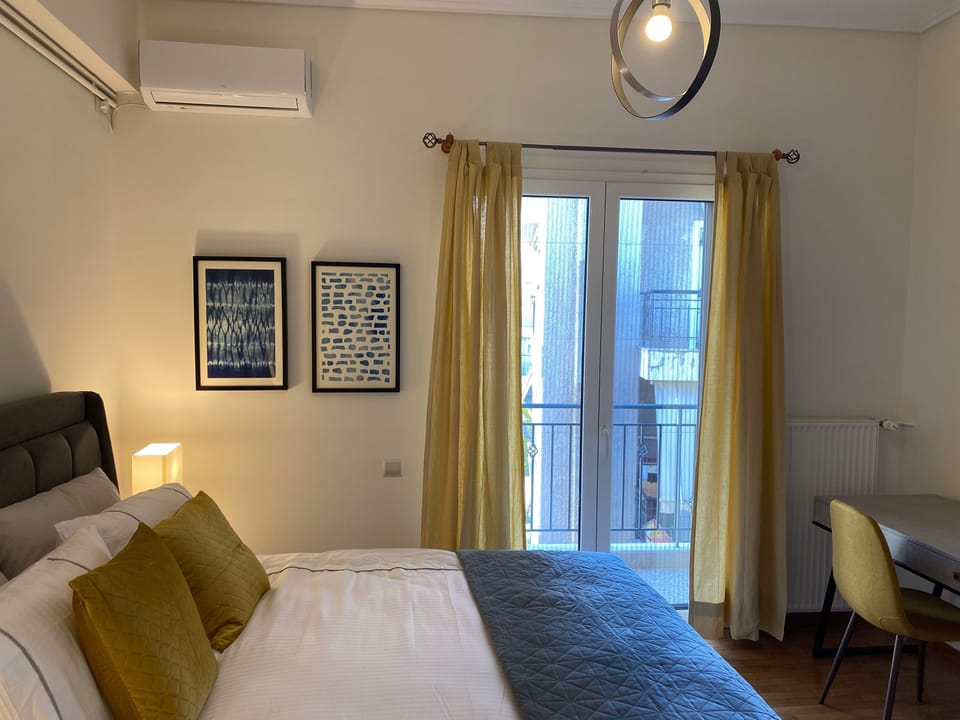 House | 4 bedrooms, desk