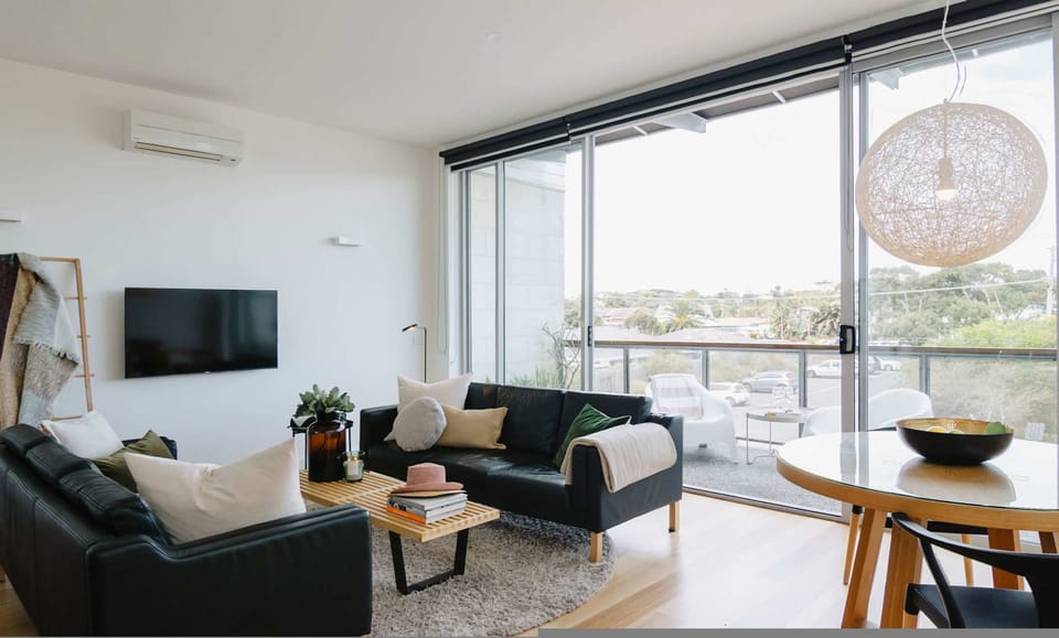 House | 1 bedroom, desk