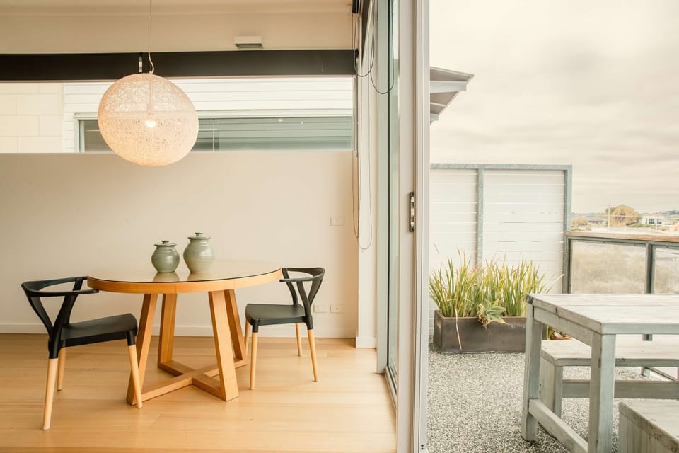 House | 1 bedroom, desk