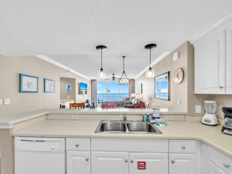 Condo, Multiple Beds (Majestic Beach Towers 2-1608) | Private kitchen