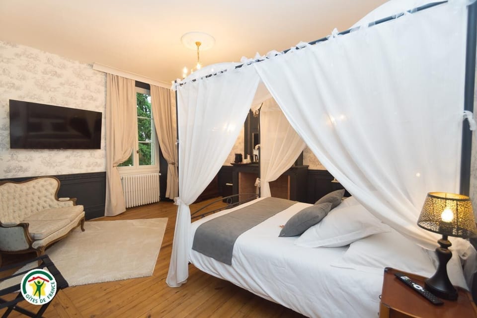 Luxury Double Room, Courtyard View | Premium bedding, pillowtop beds, minibar, in-room safe