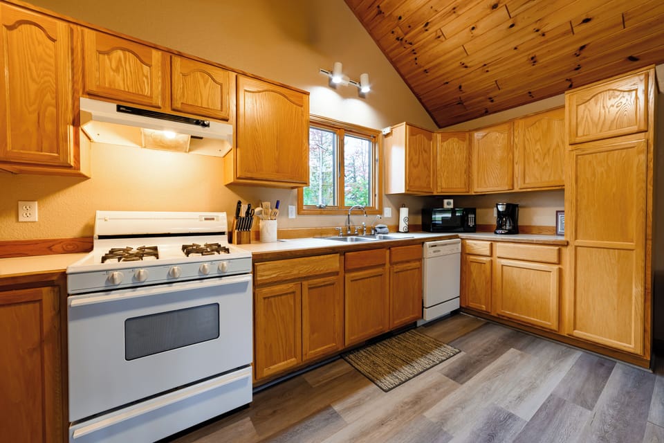 Deluxe House, 4 Bedrooms | Private kitchen