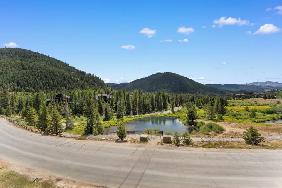 Condo (4 Bedrooms) | Property amenity