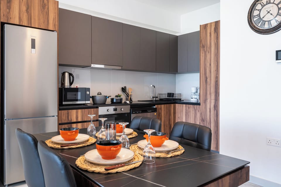 Apartment, 2 Bedrooms, Kitchen, City View | In-room dining