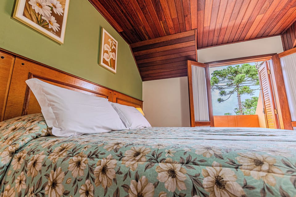 Superior Twin Room | In-room safe, laptop workspace, WiFi (free), bed sheets