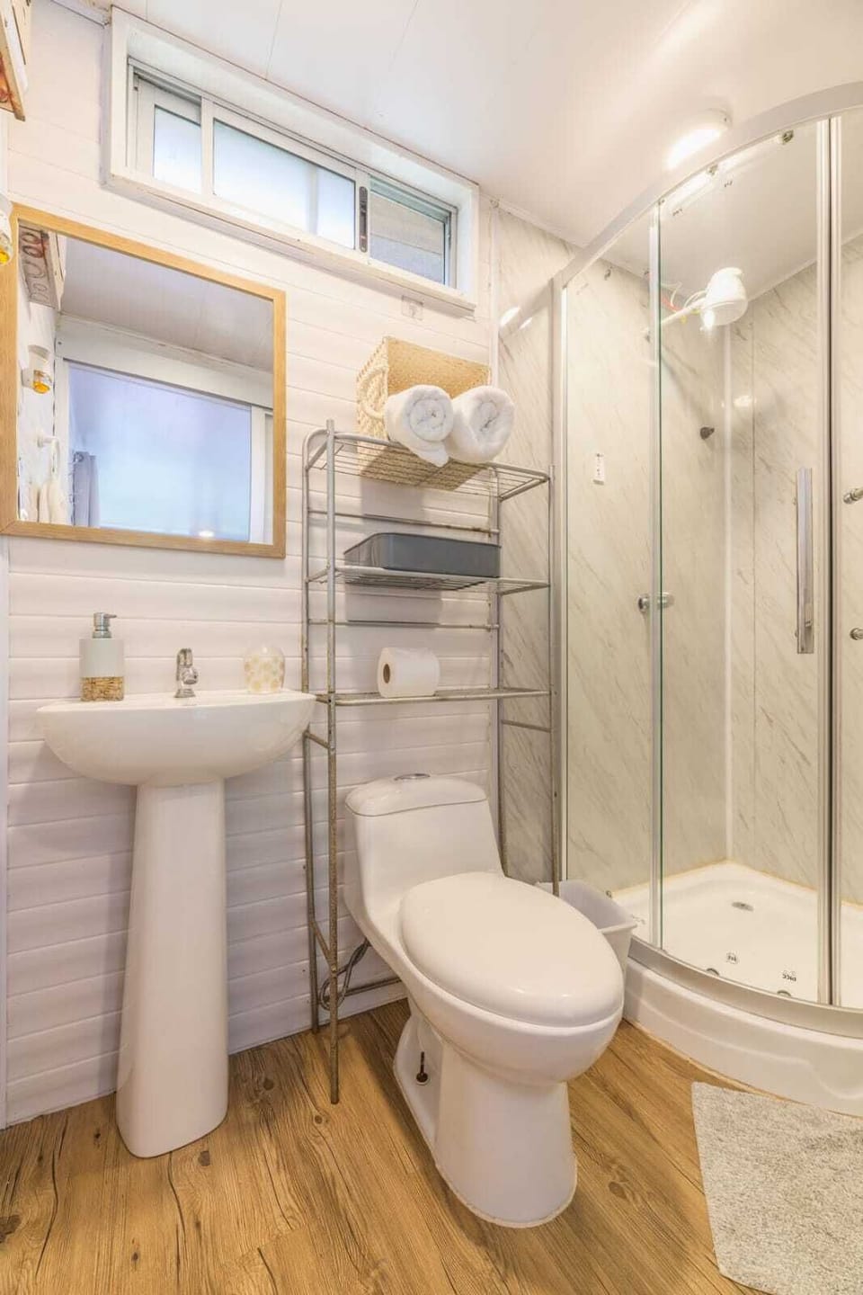Panoramic Quadruple Room, Balcony, Mountain View | Bathroom
