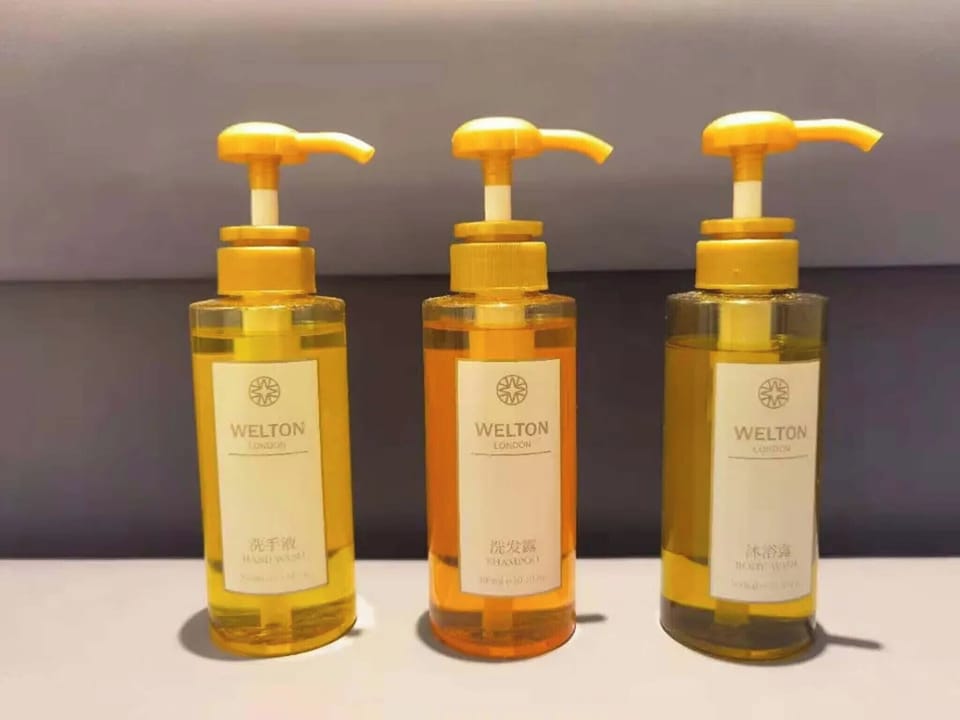 Shower, rainfall showerhead, free toiletries, hair dryer