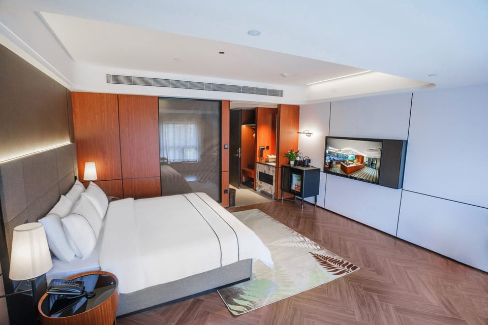 Executive Room, 1 Queen Bed, City View | Egyptian cotton sheets, premium bedding, Select Comfort beds