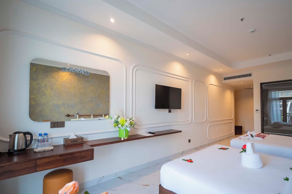 Deluxe Quadruple Room | Premium bedding, minibar, desk, soundproofing