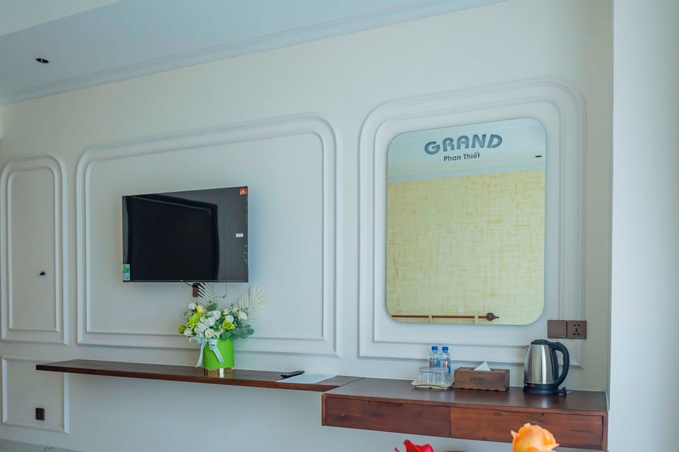 Deluxe Double or Twin Room, 2 Twin Beds | Premium bedding, minibar, desk, soundproofing