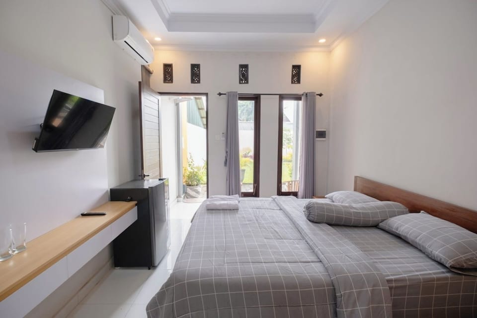 Deluxe Room | Desk