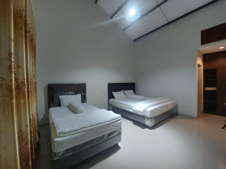 Family Triple Room, Patio, Garden View | Soundproofing, WiFi (free)