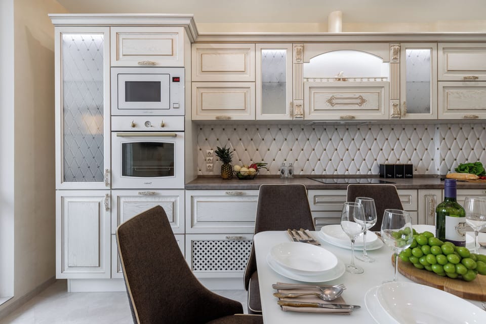 Comfort Apartment, Balcony, Courtyard View | Private kitchen | Full-size fridge, microwave, oven, stovetop