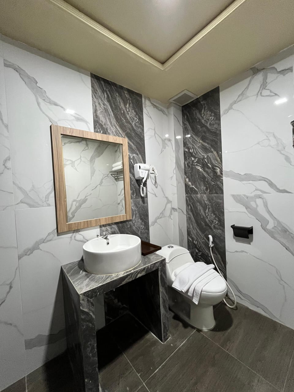 Executive Double or Twin Room | Bathroom | Towels, soap, shampoo, toilet paper