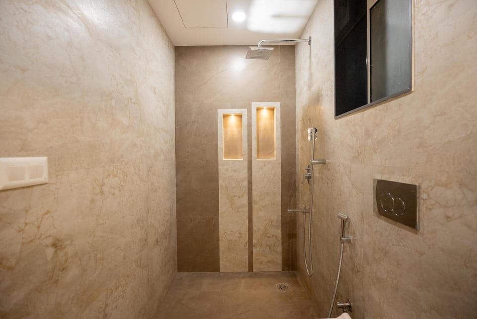 Luxury Double Room | Bathroom | Shower, towels, soap, shampoo
