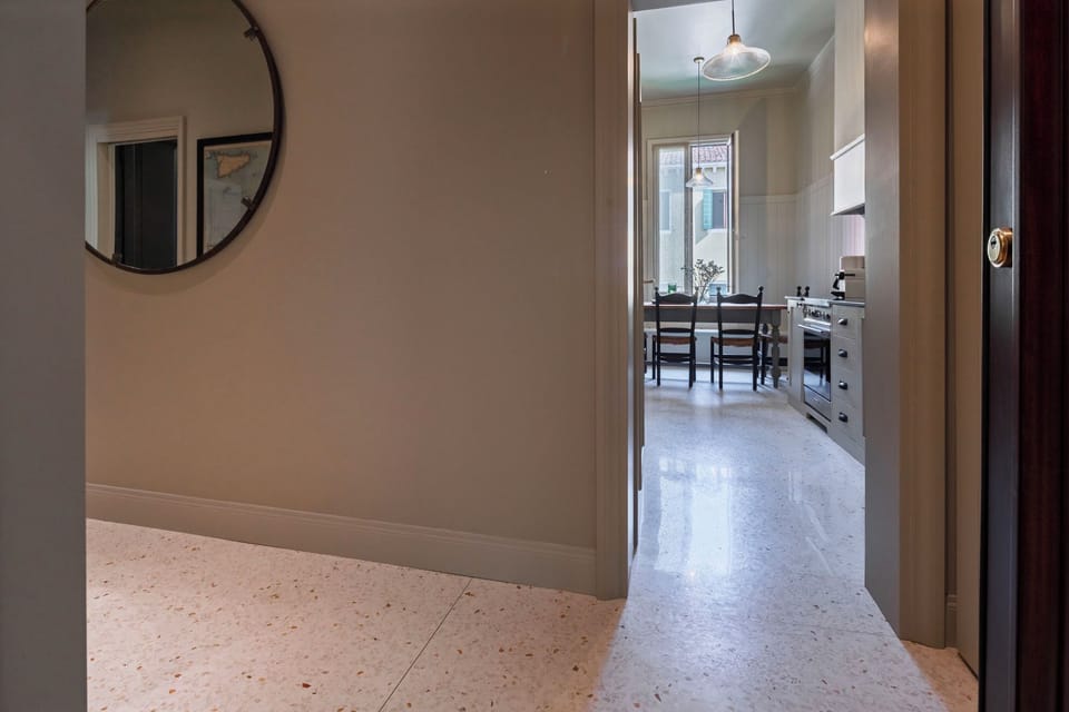 Luxury Apartment, Canal View | Free WiFi