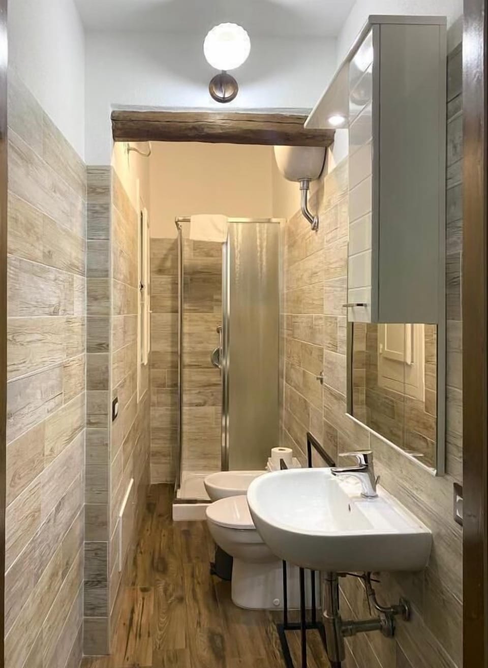 Standard Double Room | Bathroom