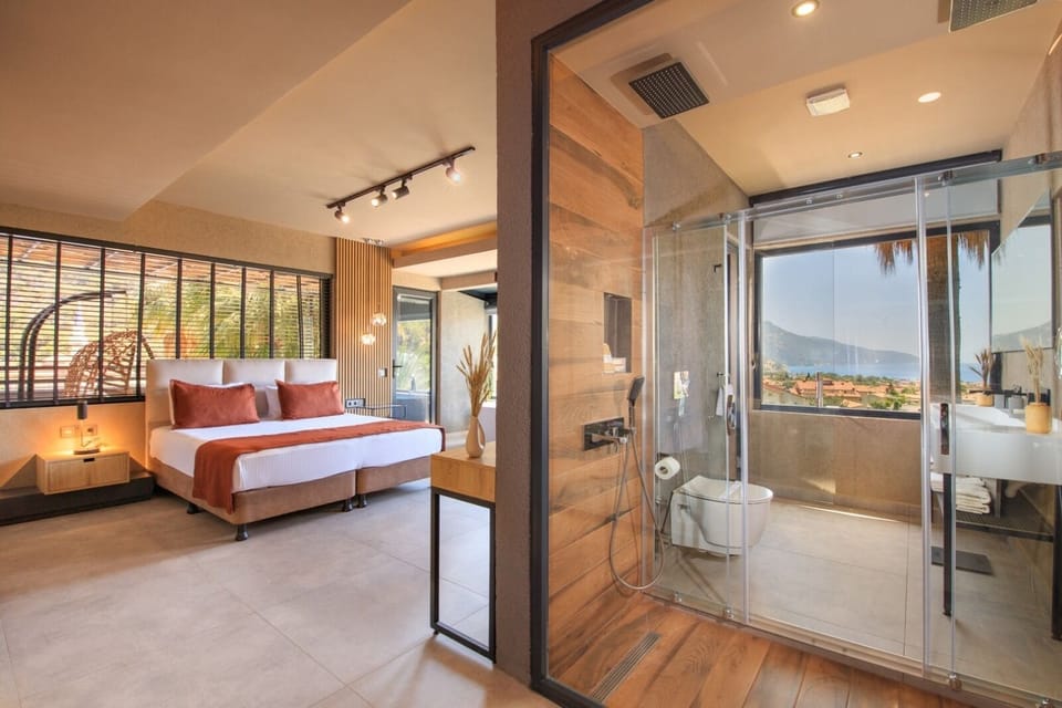 Royal Room, Sea View | Minibar, in-room safe, individually decorated, individually furnished