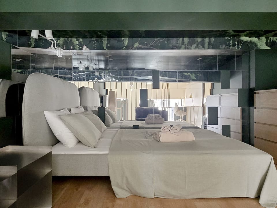 Deluxe Studio | Iron/ironing board, free WiFi