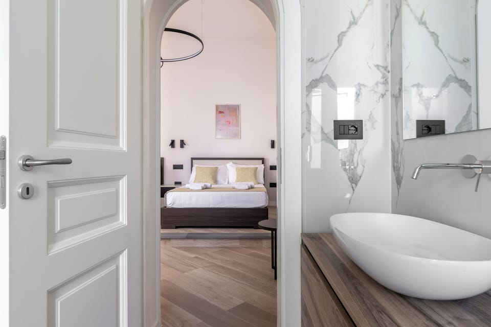 Deluxe Double Room | Desk, laptop workspace, free WiFi