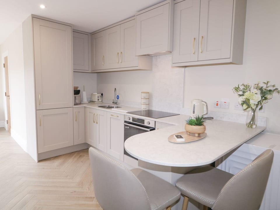 Cookware/dishes/utensils