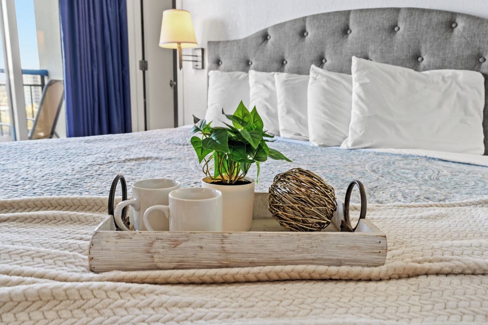 Condo, 2 Bedrooms, Balcony, Oceanfront (939/940) | Individually decorated, individually furnished, free WiFi, bed sheets